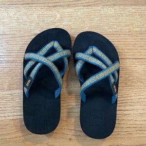 Teva child K Olowahu Sandal, Flower Loom Blue Coral, 13 Little Kid US